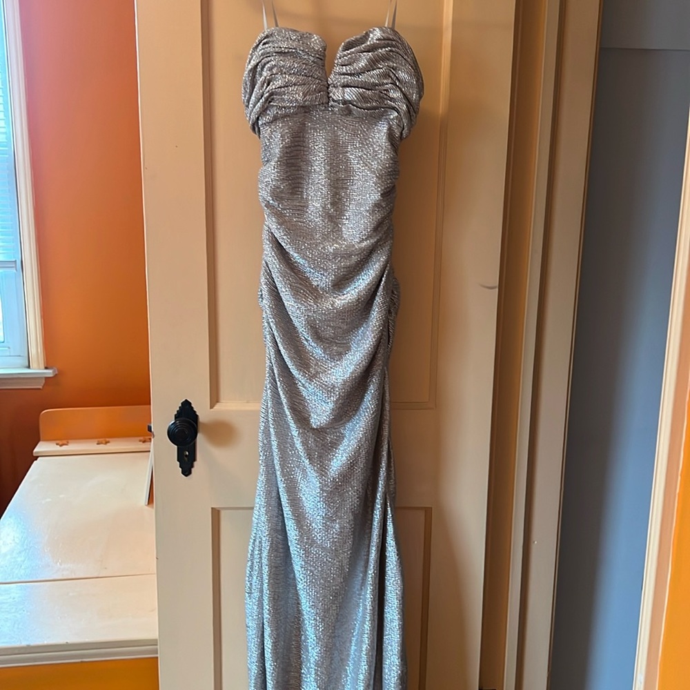 Women’s long strapless dress. Size 4.